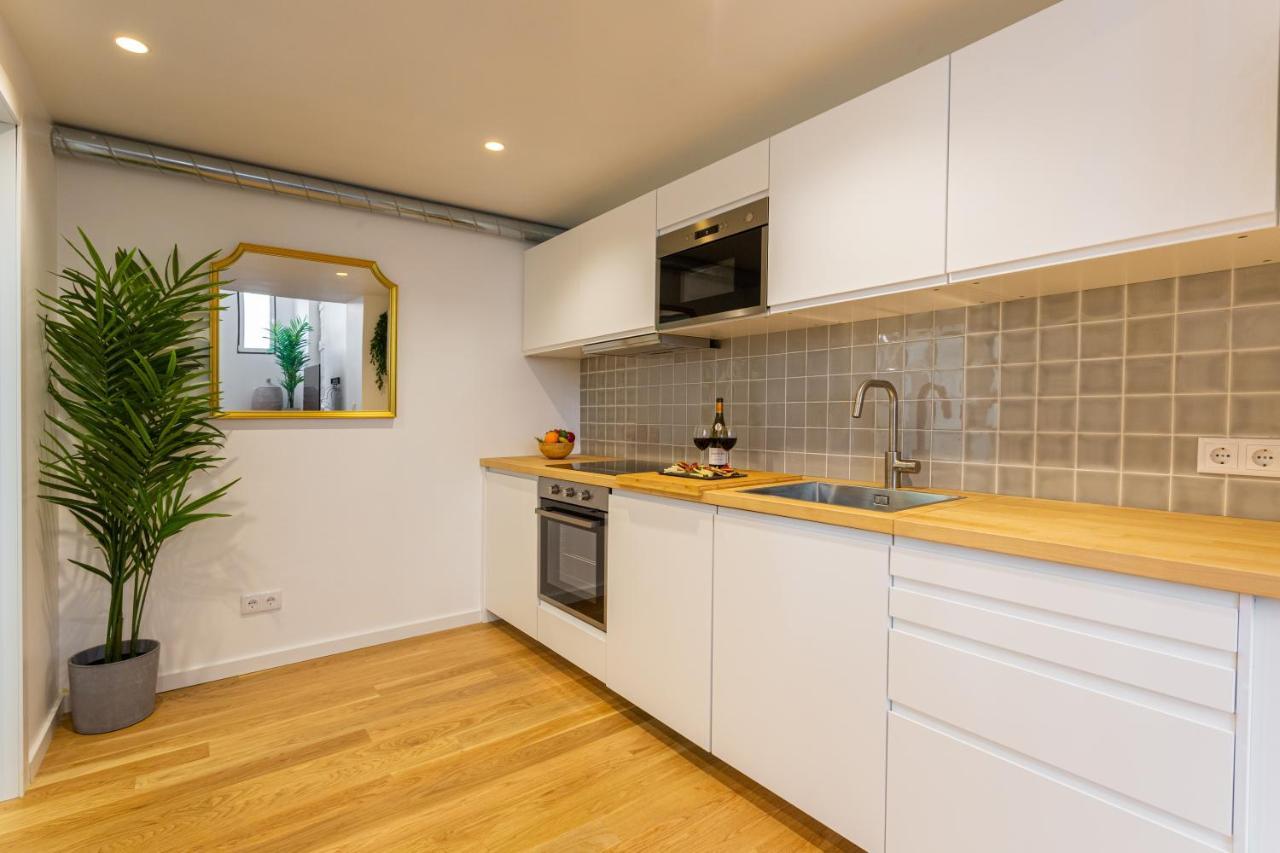 Apartamento Bairro Alto Bronze Of Art *